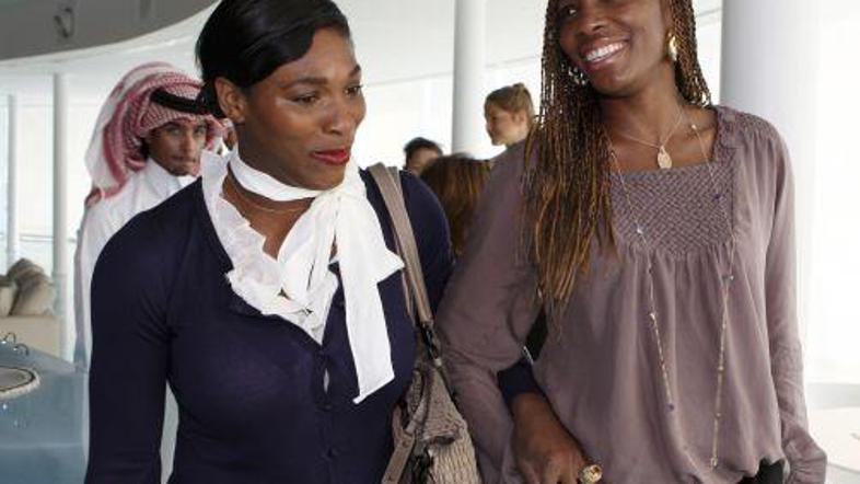 Sestri Williams bosta igrali v rdeči skupini.