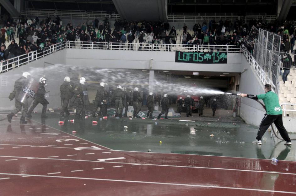 panathinaikos olympiacos navijači neredi