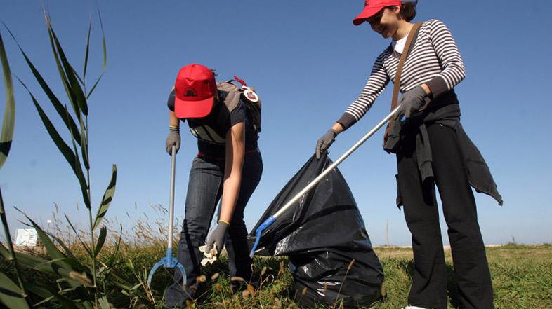 Akcija 17. aprila bo potekala v dveh delih. Del skupin bo čistil odpadke na divj