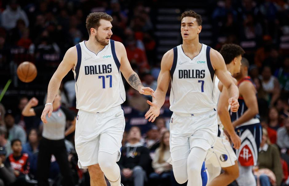 Luka Dončić, Dwight Powell | Avtor: Profimedia
