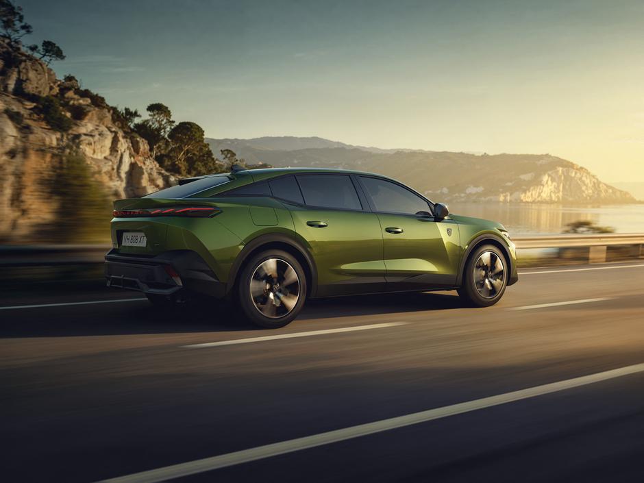 Prenovljeni peugeot 408 | Avtor: Peugeot