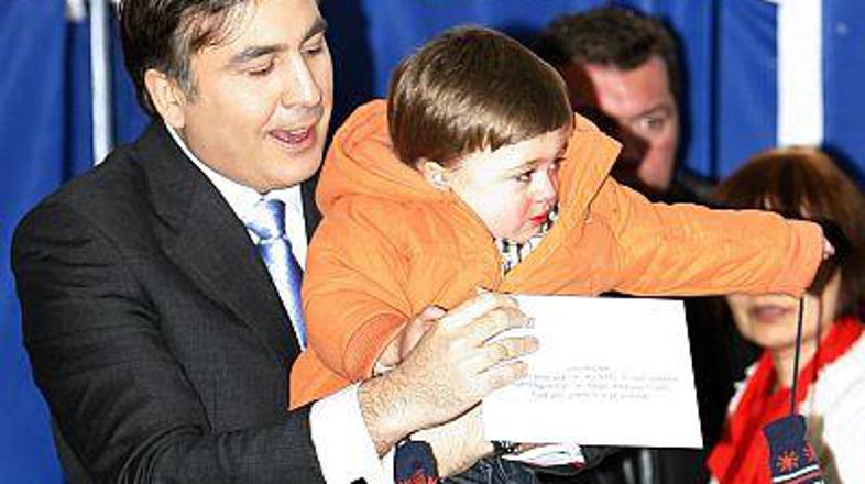 Sakašvili je prišel na oblast leta 2003, ko je kot vodja opozicije strmoglavil d