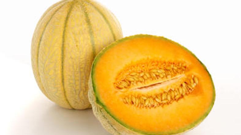 Hranljiva in nizkokalorična melona je prava izbira za poletno osvežitev.