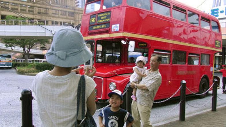 Turistom policisti, ki so se oklicali za borce proti terorizmu, ne dovolijo foto