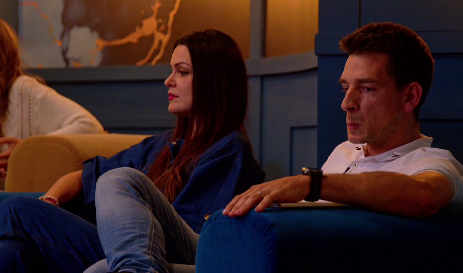 Tanjo obtožil, da je flirtala s snemalcem, po odločitvah pa ji je zabrusil ...