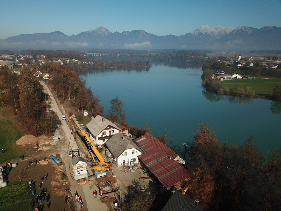 Prestavili več kot 60 ton težko kapelico