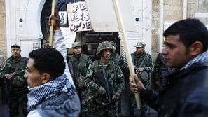 Protestniki ne nameravajo niti do prvih volitev trpeti premierja iz vrst nekdanj