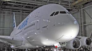 Delavci grozijo, da bodo ustavili tudi proizvodnjo paradnega konja A380. (Foto: 