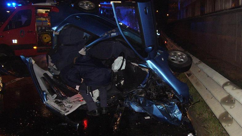 Voznica je peljala po svojem voznem pasu, voznik pa se je naproti pripeljal po n