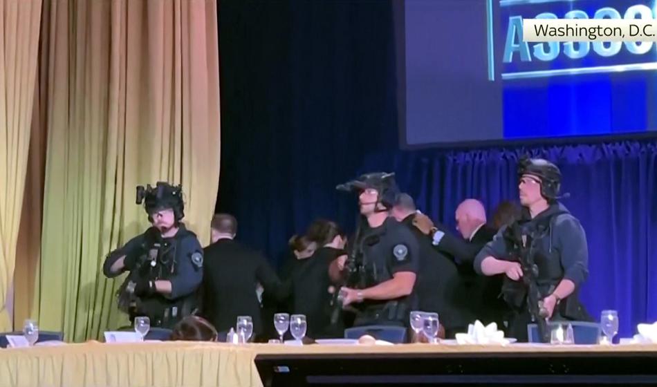 Namigujejo, da je bil incident zrežiran