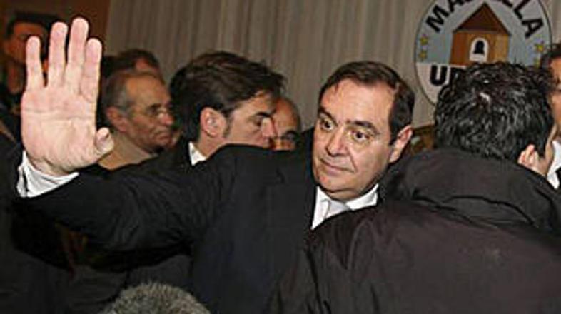 Po odstopu je Mastella napovedal še izstop njegove stranke iz vladne koalicije.