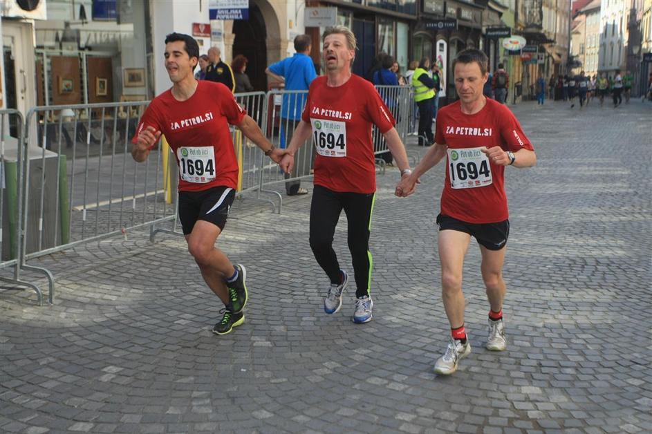 Če želite visokoresolucijsko fotografijo, nam pošljite elektronsko sporočilo na 