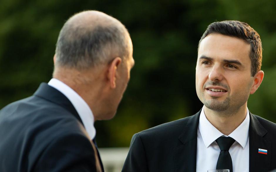 vlada zabava matej tonin janez janša s kozarcem | Avtor: Reševalni pas/Twitter