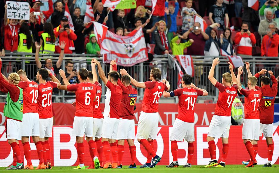 Avstrijski nogometni navijači | Avtor: Epa