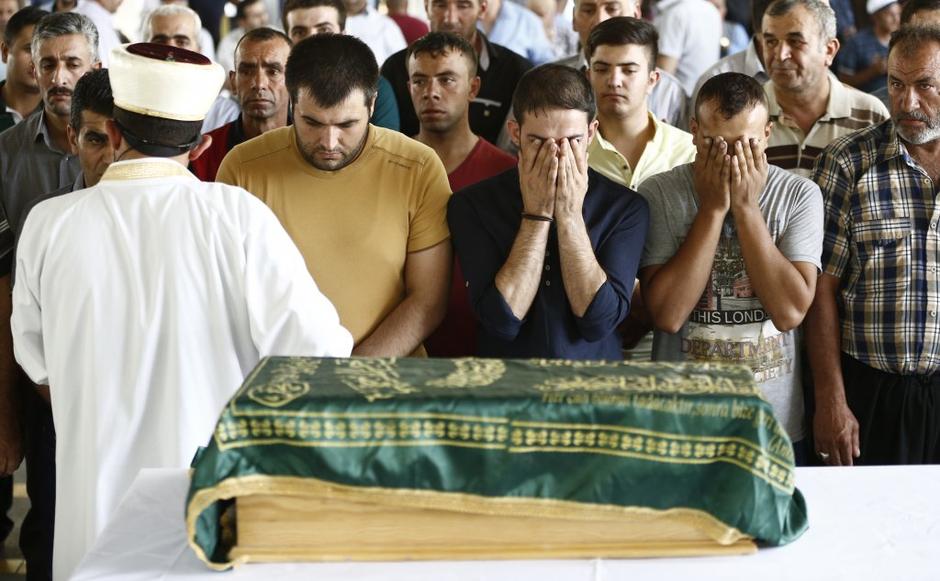 Pogreb otroka, ki je umrl v eksploziji v Gaziantepu  | Avtor: EPA/SEDAT SUNA