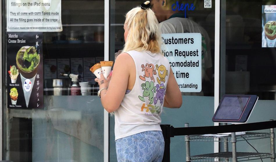 Zvezdnica bruhala sredi ulice – prizor šokiral mimoidoče