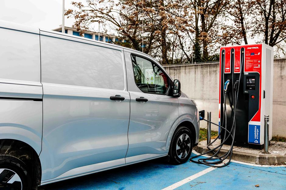 Ford Transit Custom Furgon PHEV | Avtor: Saša Despot