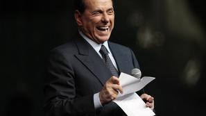 Berlusconi si je v mladih letih služil denar s petjem popevk turistom na križarj