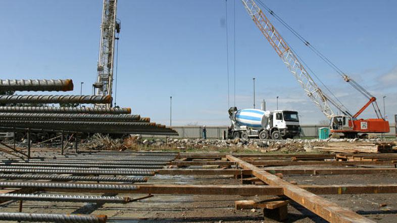 Gradnja športno-poslovnega kompleksa Bonifika je v polnem teku.