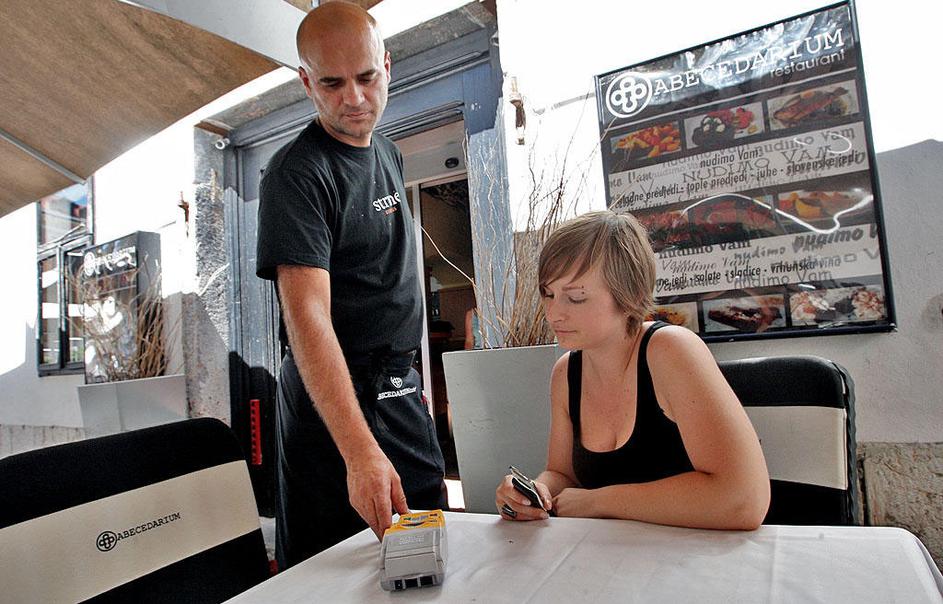 Pogodba za krajši delovni čas delavcu zmanjša pravice, podjetje pa ne more zapro