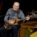 Les Paul na Les Paul Tribute koncertu v Carnegie Hall.