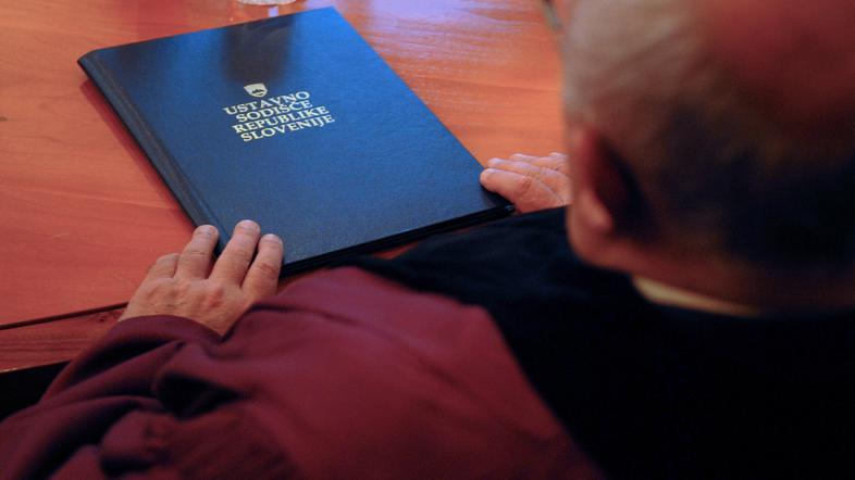 slovenija291007, ustavno sodisce, zreb, seja, ustavni sodnik, foto Dejan Mijovic