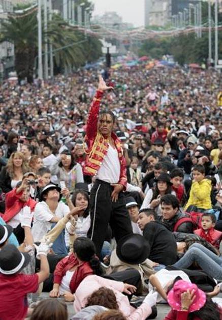 Oboževalci v mehiški prestolnici.