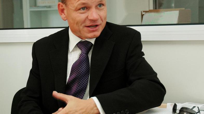 Številni Divačani se sprašujejo, v čigavem interesu deluje Matoz. (Foto: Barbara