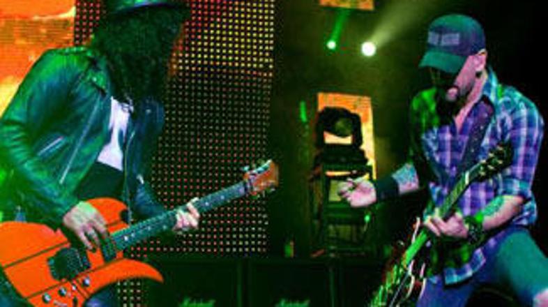 Velvet Revolver bodo na novega pevca še malo počakali.