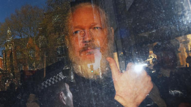 julian assange aretacija