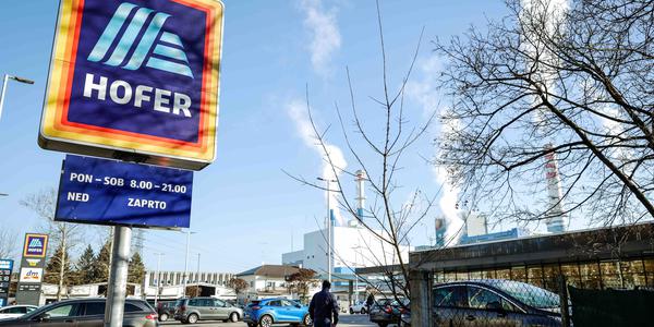 Hofer recalls 180g fruit sweets in Slovenia over possible metal contamination