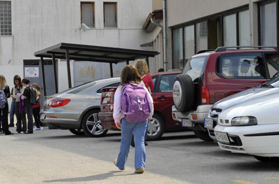 Skoraj vsi učenci, pri katerih so potrdili prisotnost virusa nove gripe, so se ž
