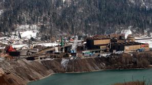 Črno žlindro, ki je poleg bele glavni odpadni produkt Acronijeve proizvodnje, po