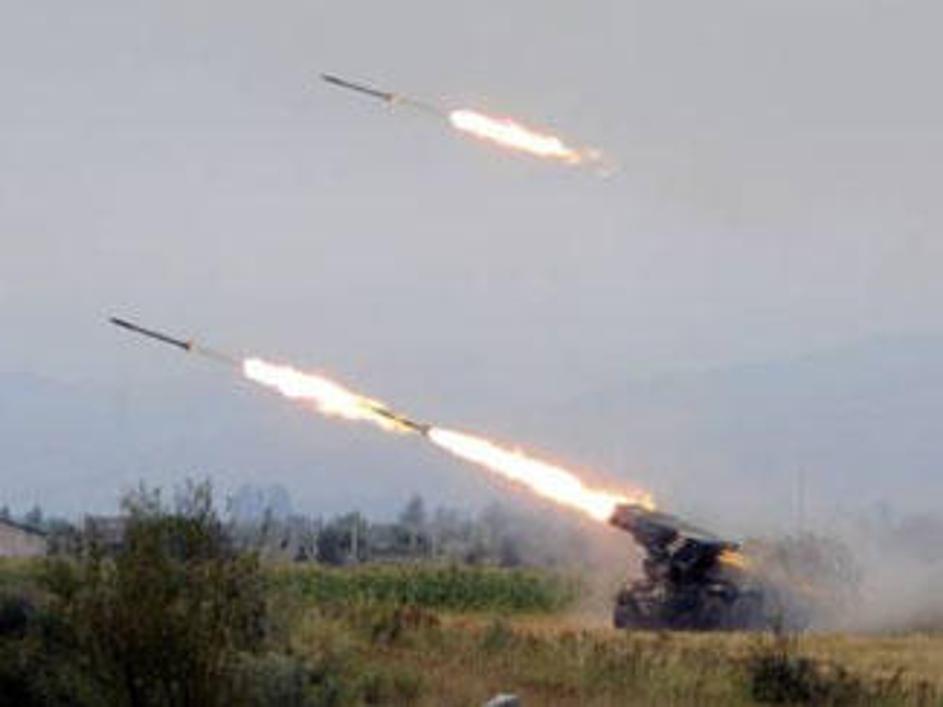 Gruzijska vojska raketira položaje južnoosetijskih upornikov. Možnosti za umirit