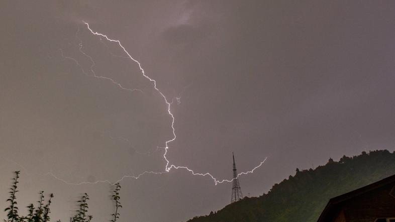 nevihta strela neurje