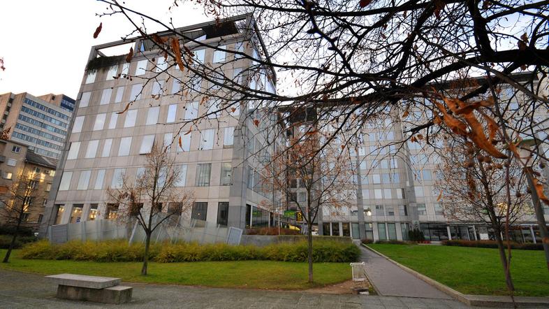 Kad oddaja poslovne prostore v šestem in sedmem nadstropju Bežigrajskega dvora. 