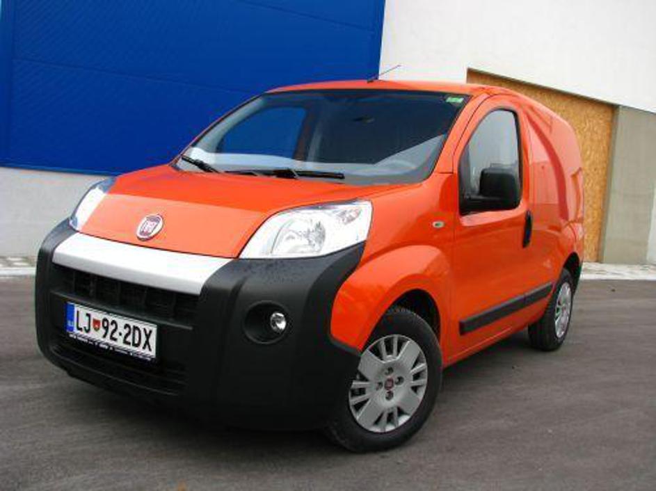 Fiorino je za vsega 3,86 metra velik dostavnik nadpovprečno prostoren. Vanj lahk