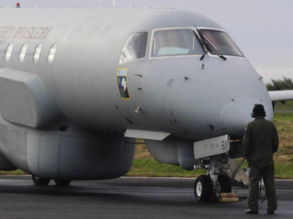 Brazilsko letalo pred vzletom nad Atlantik, kjer so iskali razbitine airbusa A33