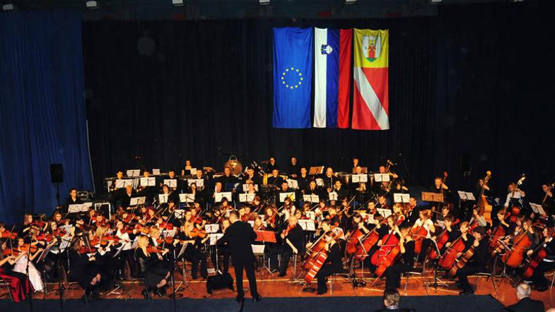 Novomeški simfonični orkester bo s koncertom ob kulturnem prazniku počastil tudi