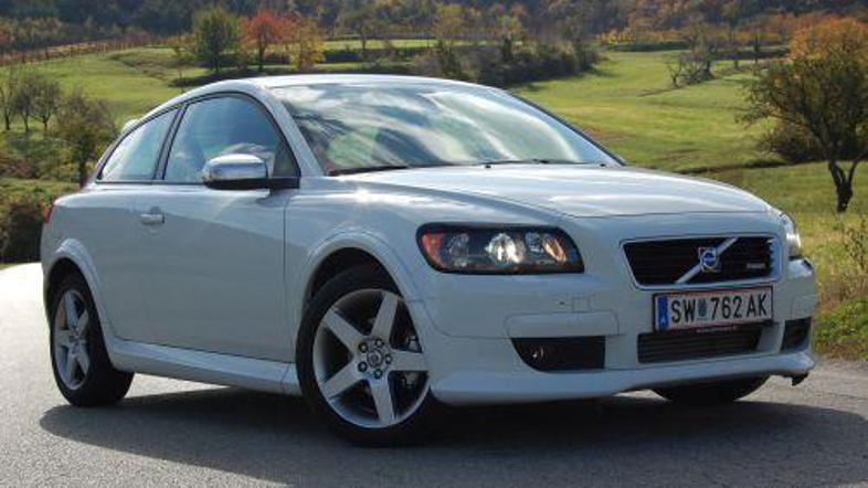 Z opremskega stališča je bil C30 opremljen z vso potrebno varnostno in udobnostn