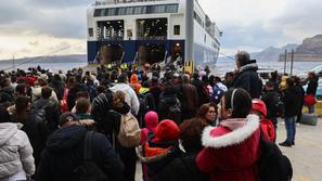 Santorini: Zaradi vrste potresov ljudje zapuščajo otok