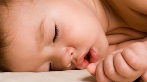 Dojenčku postopoma privzgojite spalne navade. (Foto: Shutterstock)