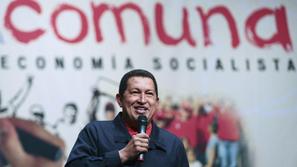 Kontroverzni predsednik med svojimi dolgimi govori po novem tudi poje. (Foto: Re