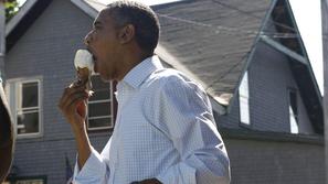 Sladoled ga je ohladil v neznosni vročini. (Foto: Reuters)