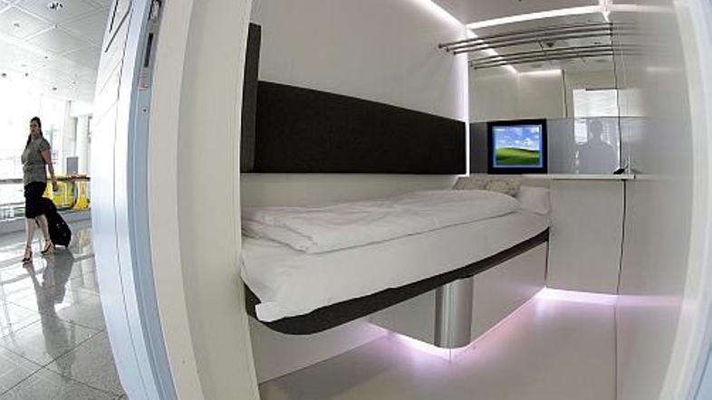 Kabine za spanje čakajo na münchenskem letališču.