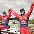 Sebastien Loeb (desno) in njegov sovoznik Daniel Elena sta se tako veselila zmag