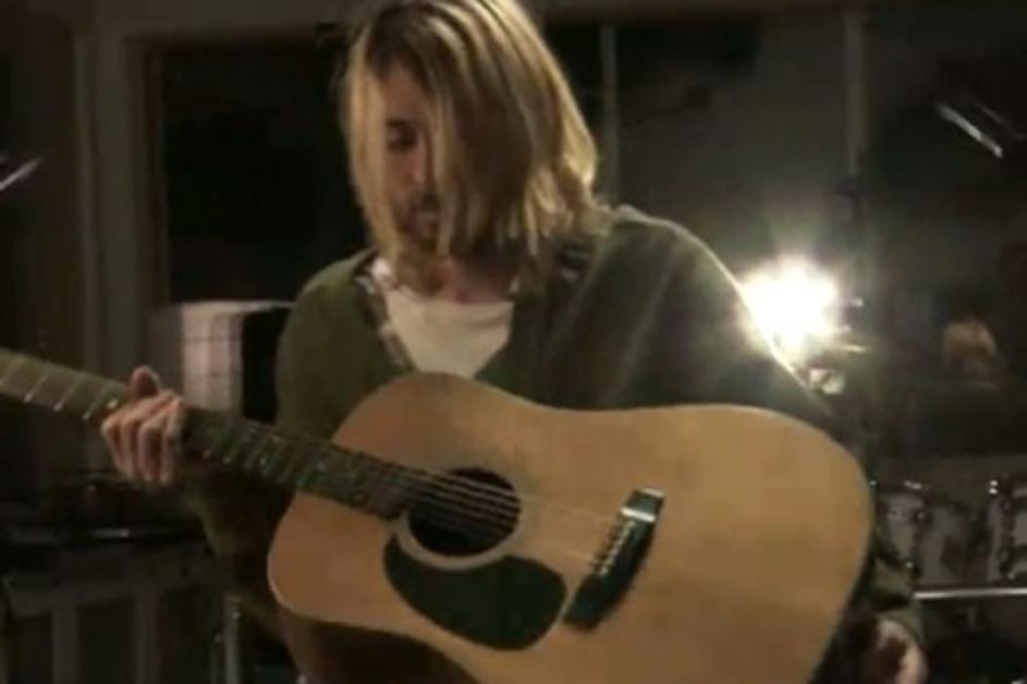 Jared neverjetno spominja na pokojnega pevca. (Foto: YouTube)