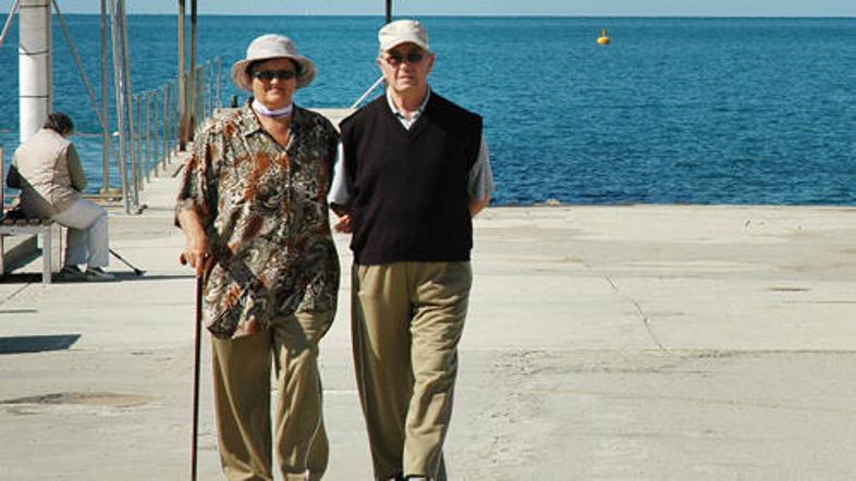 Starejši vloge oddajajo; ko dobijo prosto mesto, pa prihod v dom pogosto odložij