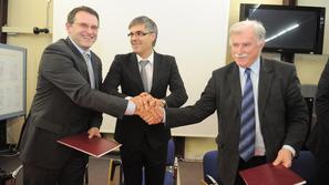 Dorijan Marušič se je udeležil še podpisa dogovora o zagotavljanju 24-urnega zdr