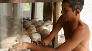 Lobanje žrtve Rdečih Kmerov so kot opomin shranjene v muzeju. (Foto: EPA)